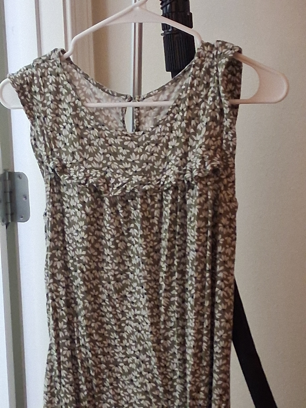 Sleeveless Olive Floral Tunic Top — Lightweight Women’s Blouse